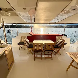 Floatinn Boat-bnb Botel Geneva